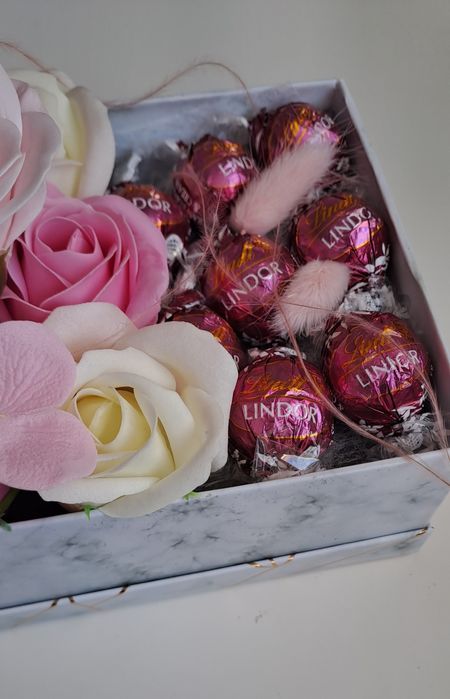 Flower Box z mydlanymi kwiatami  Lindor