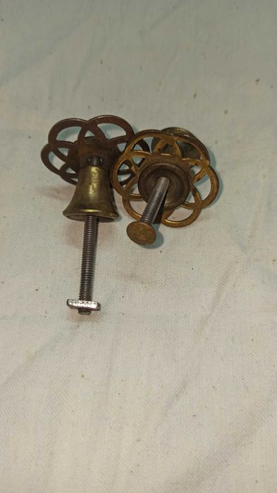 Старинные дверные ручки из латуни