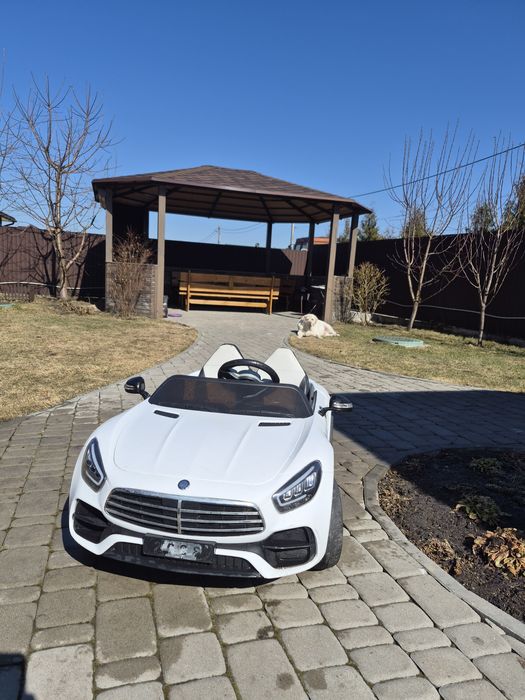 Електромобіль дитячий