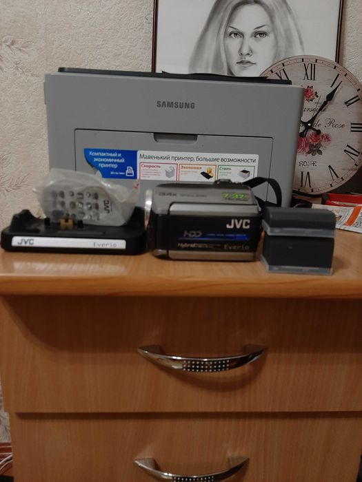 Фото-видеокамера JVC VU-VM81K