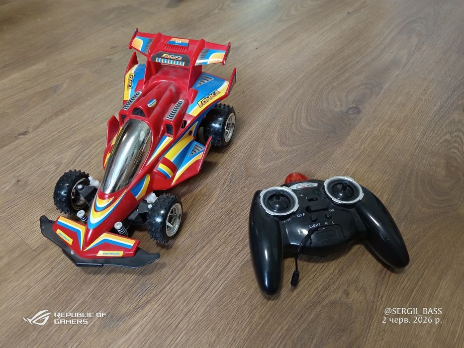 Радіокерована машинка "Гонка"/ RC Баггі на пульті керування