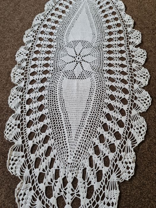 bieżnik szydełkowy  rękodzieło do kolekcji