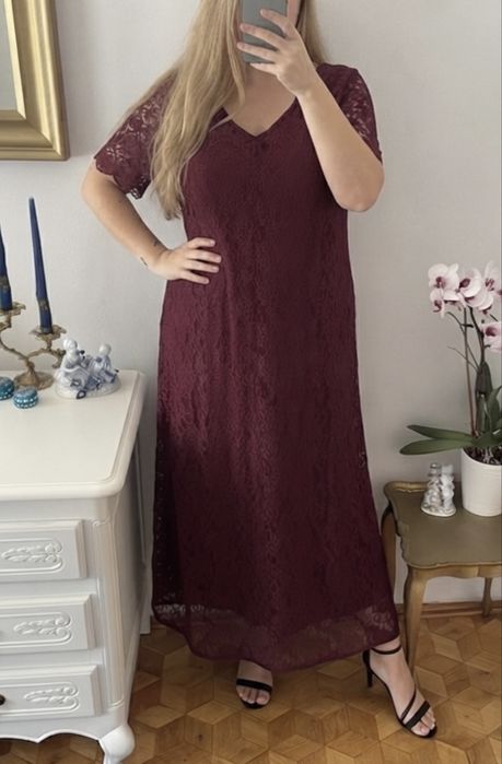 -*Joanna Hope*Elegancka burgundowa sukienka z koronki 56/58