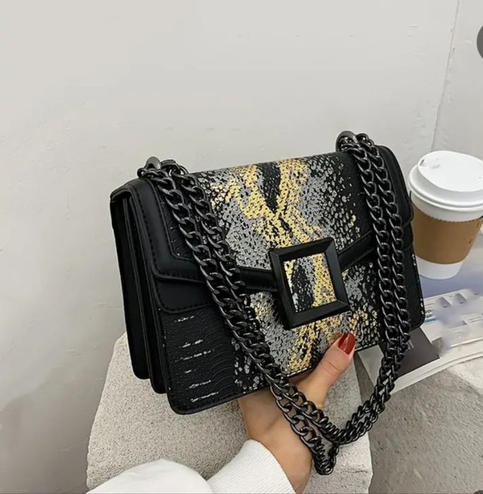 Нова сумочка зі зміїним  принтом