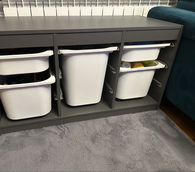 Regał Ikea TROFAST z pojemnikami
