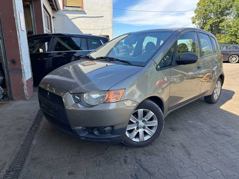 Mitsubishi Colt Кольт Запчастини Капот крило Фара Двигун Ляда Стоп