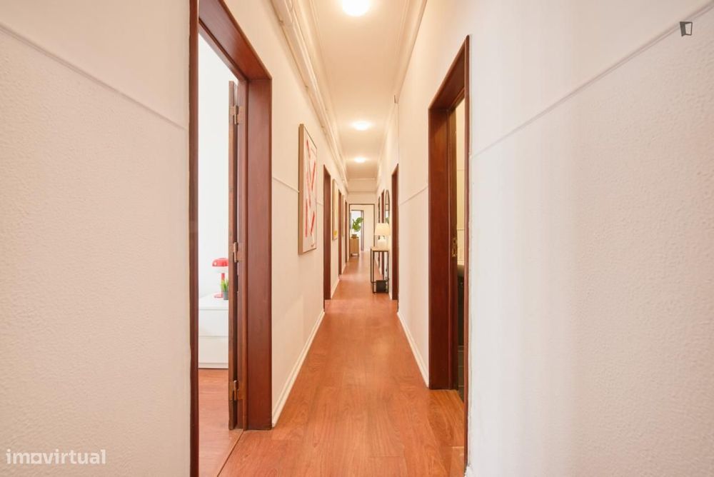 Quarto - localizado em Estrela Lisbon