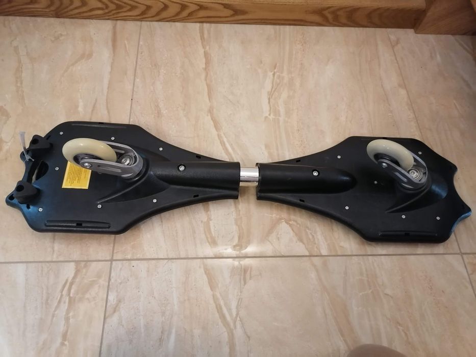 Waveboard z świecącymi kołami