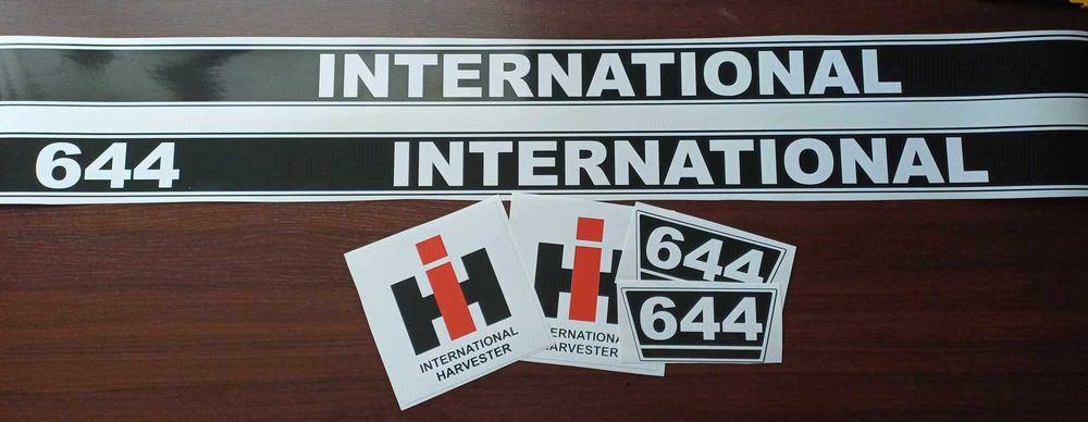 Dorabianie naklejek maszyny rolnicze budowlane Case International 644