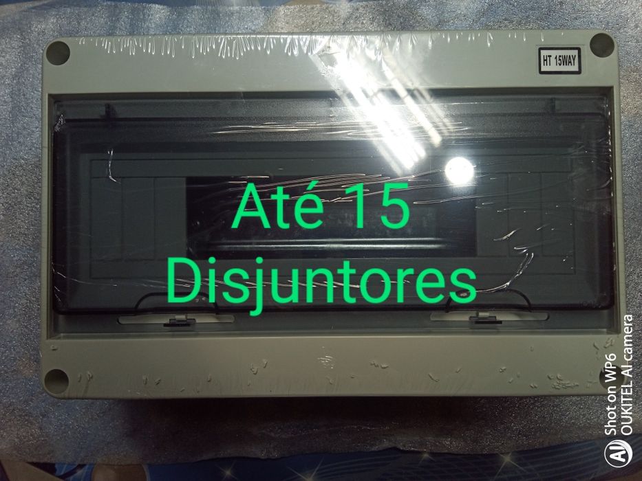 Caixa para disjuntores e porta fusiveis