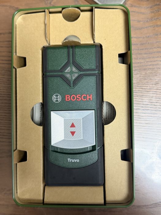 Detector digital de tubos e cabos na parede
