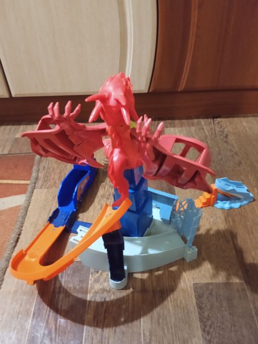 Трек Хот Вилс Дракон и Акула