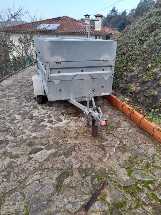 Reboque Trigano fechado