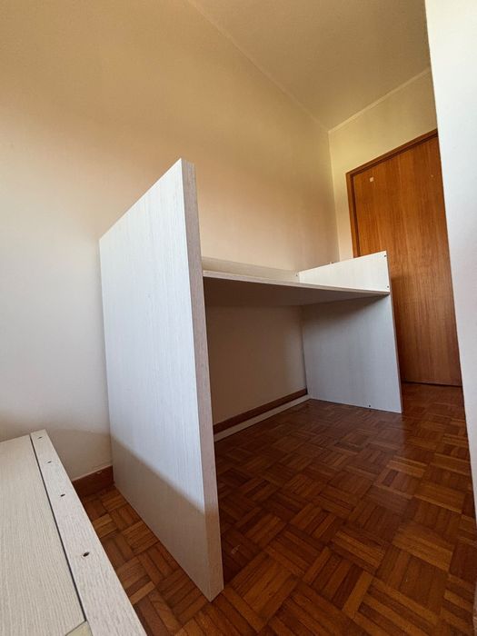 Cama com Escrivaninha