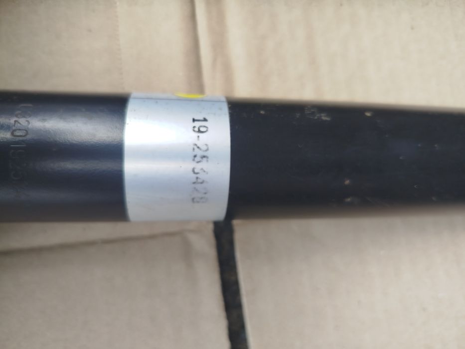 Задній амортизатор на passat b8