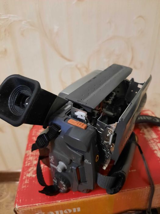 Видеокамера Canon G2000