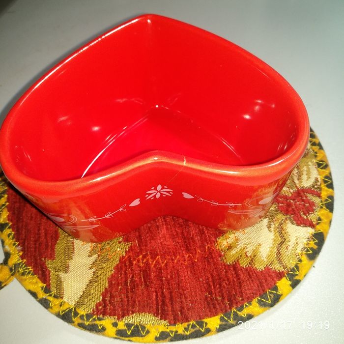 Продам керамический салатник форма "Сердце",