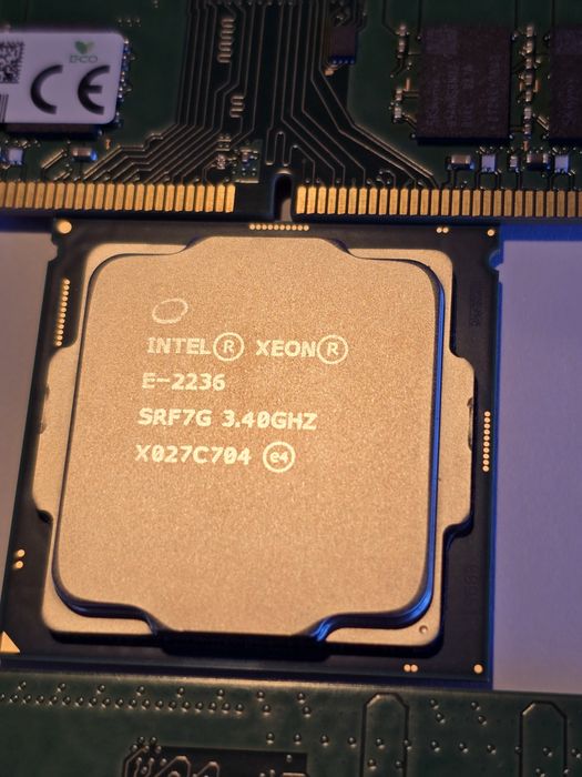 Процессор Intel Xeon E-2236