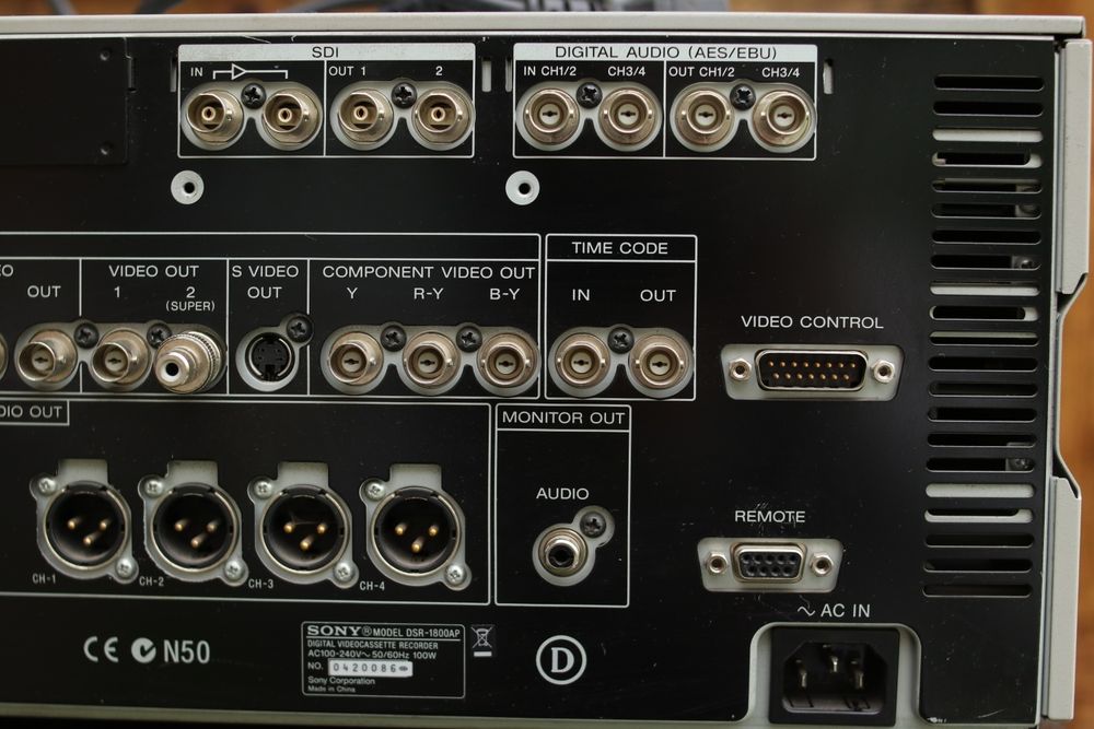 Продам видеомагнитофон, Sony DSR-1800 AP студийный.  MiniDV