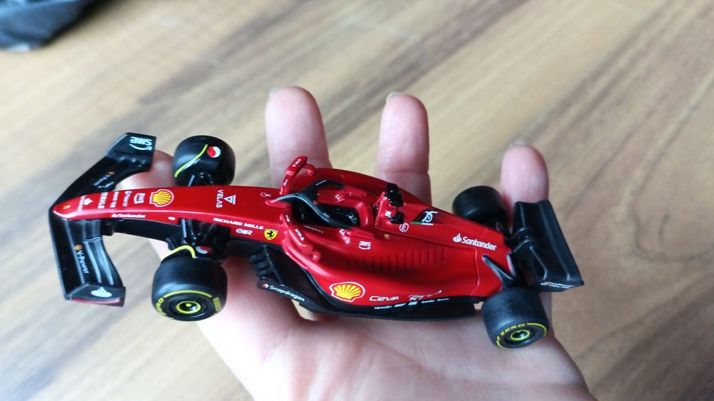 Ferrari F1-75 model sterowany z telefonu apki nowy bez pudelka