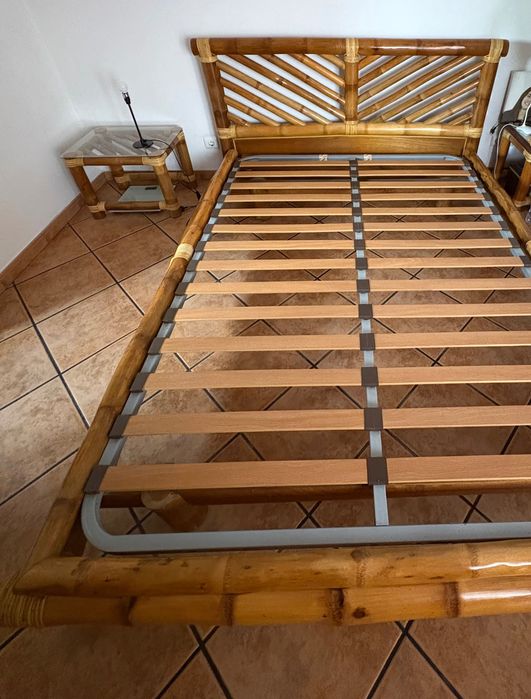 Cama Bambu + Estrato 140x200 + Duas Mesas Cabeceira