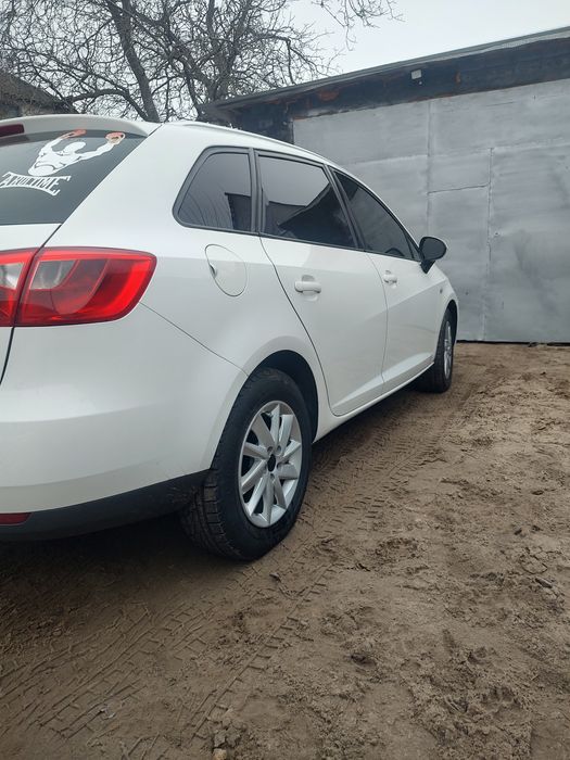 Продаю автомобіль сеат ібіця дуже економний та надійн автомобіль сеат