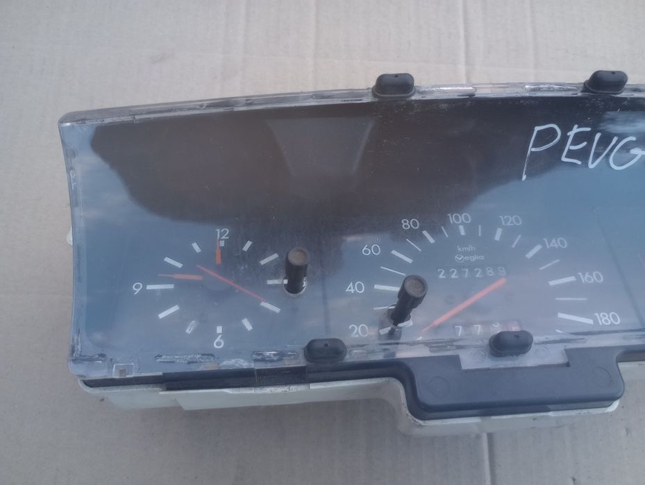 Peugeot 205 benzyna  licznik zegar zegary