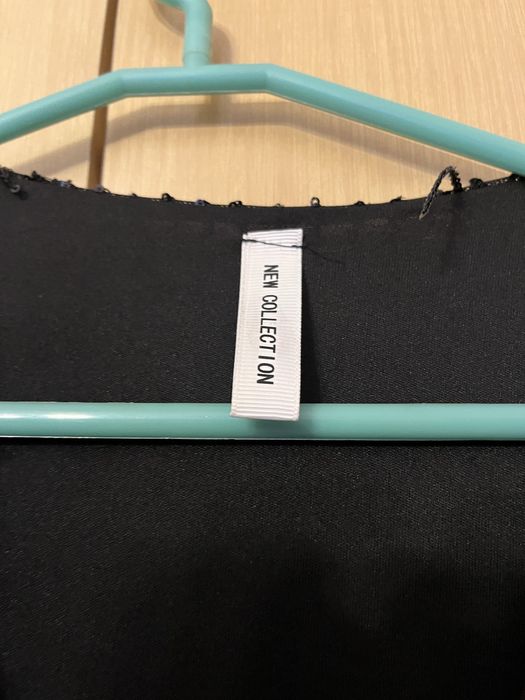 Czarna sukienka z cekinami