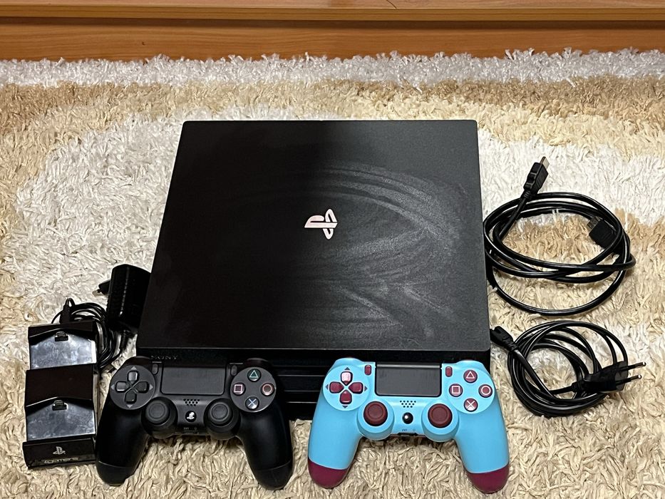 Продаю sony playstation 4 pro на 1 tb у хорошому робочому стані.