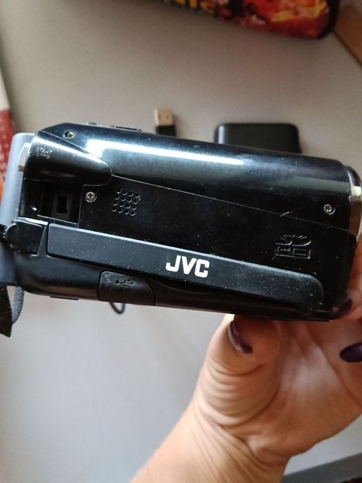 Відеокамера JVC Everio Dual Memory