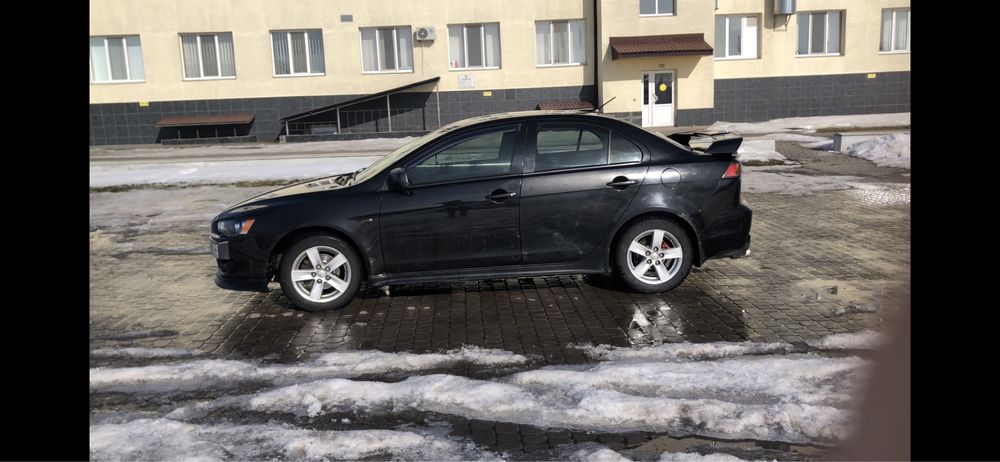 Лансер 10 2 літра бенз механіка