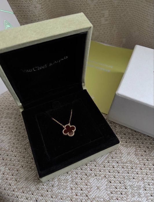 Підвіски Van Cleef & Arpels