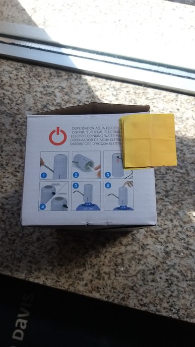 Dispensador de água eletrico.