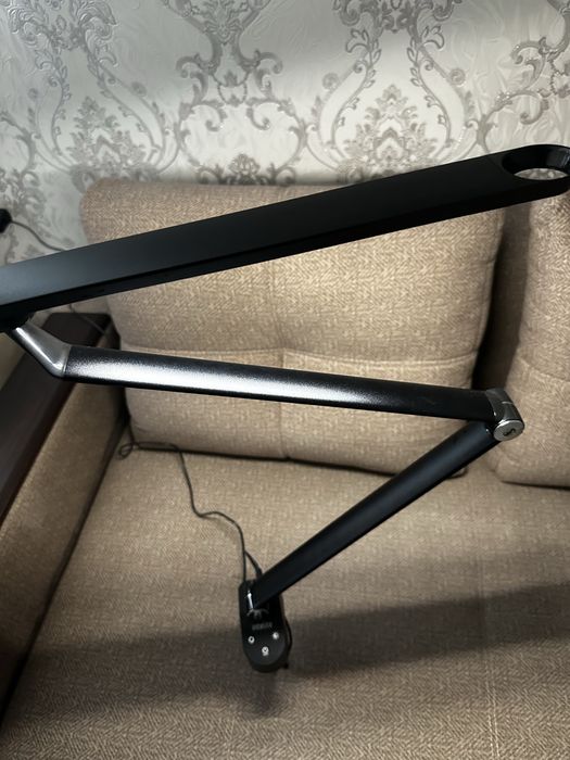 Настільна лампа intelite.