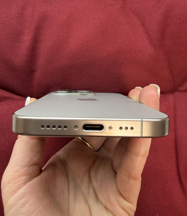 iPhone Apple 15 pro 256 Gb natural