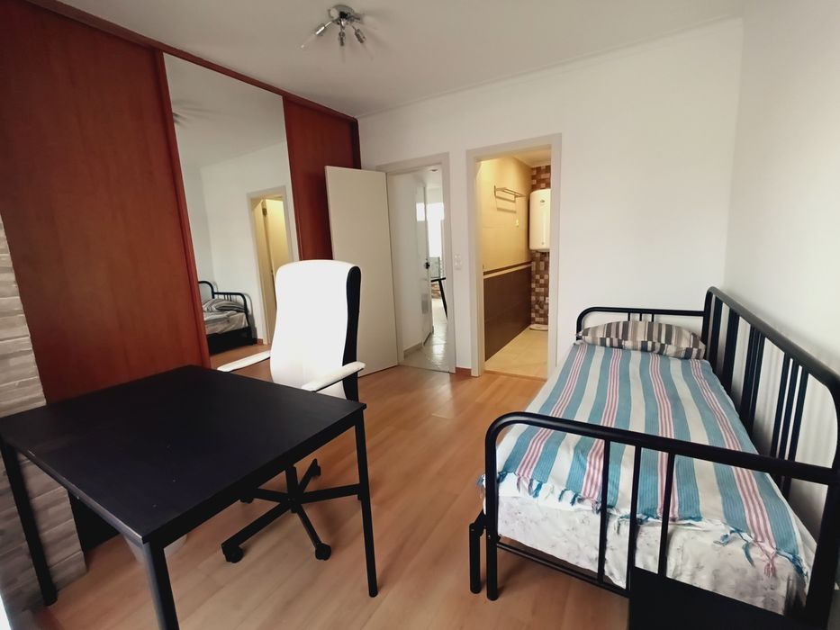 Aluga-se Suíte junto transportes