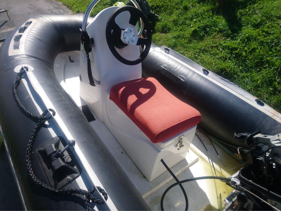 RIB z 2-suwowym silnikiem 9.9 KM