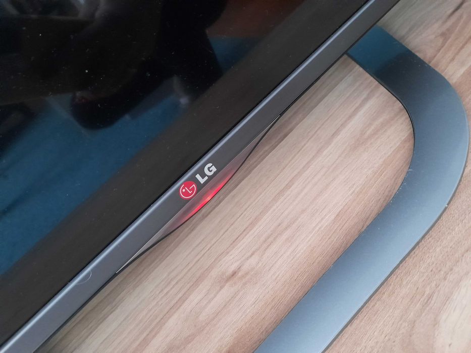 Telewizor LG uszkodzona mechanicznie matryca - TV  na części