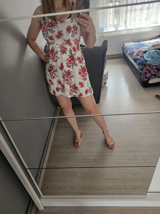 Sukienka w kwiaty