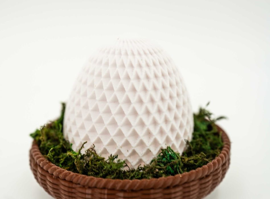 Jajko LED w Plecionym Koszyczku – Nowoczesna Dekoracja Wielkanocna 3D