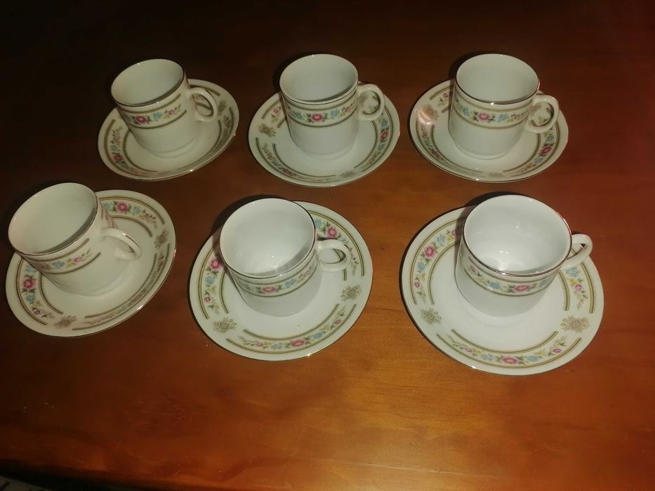 Serviço de café imcompleto