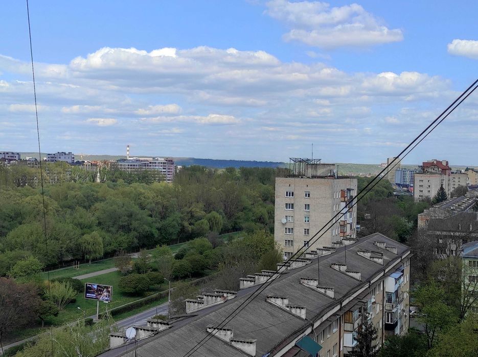 Продається видова 3-х.кім. квартира по вул. Набережна ім. В. Стефаника