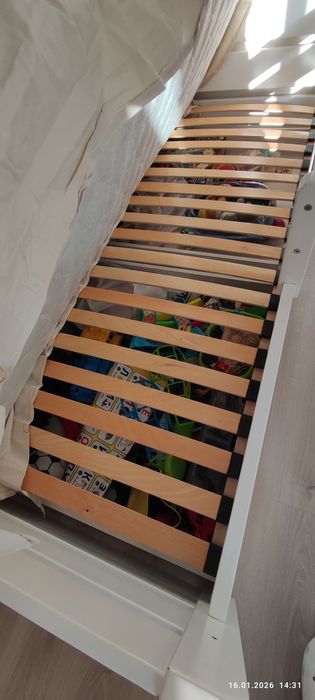 Продаю ліжко білого кольору