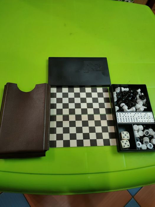 Игра для отдыха мини набор на магнитах шахматы, шашки, домино.