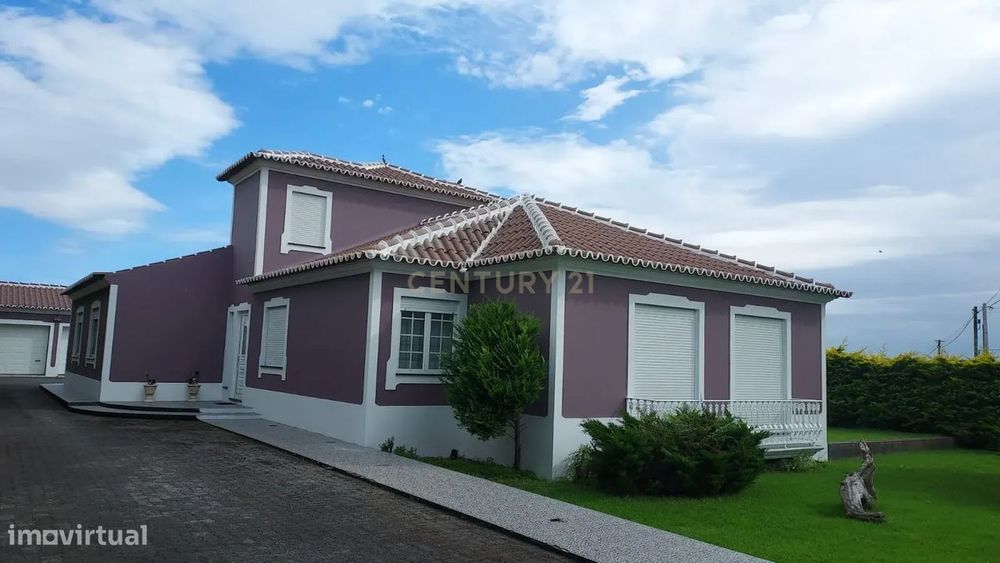 Excelente Moradia T3 na Vila São Mateus- Ilha Terceira