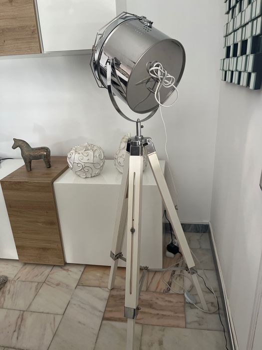 Candeeiro de pé tripé projetor