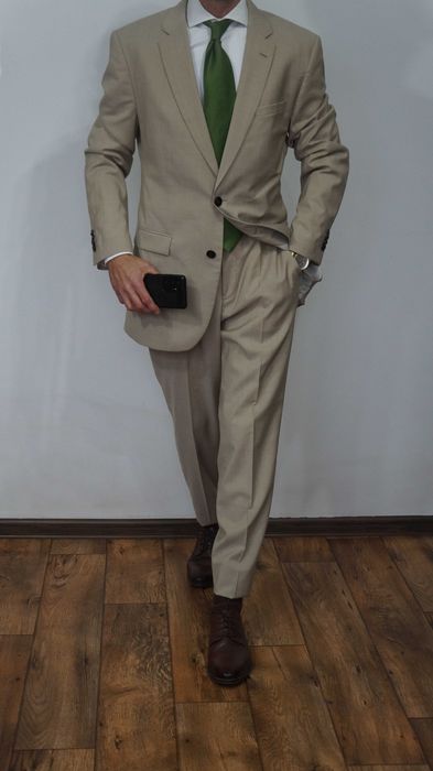 Garnitur Hugo Boss Wełna Rozmiar 102 Kolor Bezowy Jasny