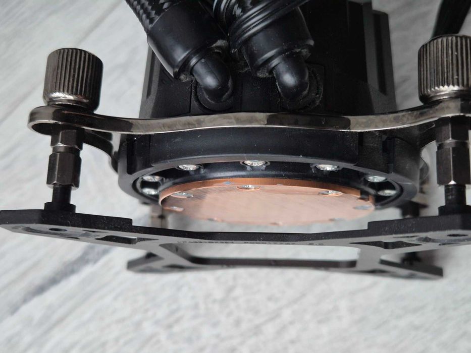 свіже Водяне охолодження 240mm ASUS TUF Gaming LC 240 A-RGB Intel.