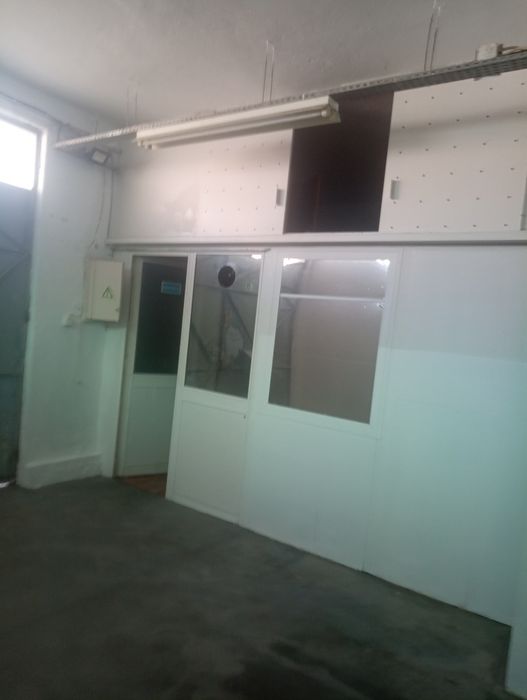 Armazém 200m2 Arrendar