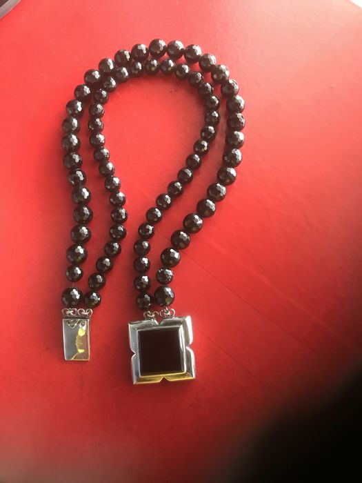 Colar pedras pretas